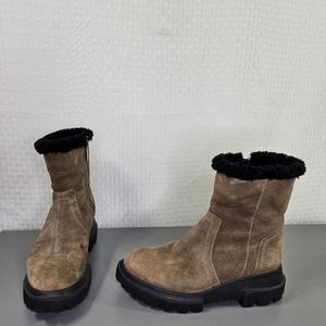 Aquatalia suede lined zippered booties boots size 5 Made in Italy excellent cond